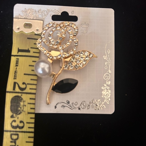 Elegant Rose Brooch with black rhinestone pedal gold tone - Picture 2 of 2